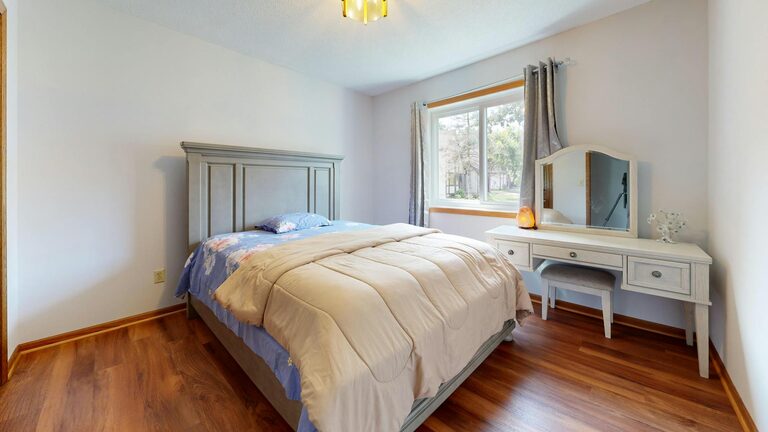 How to Create a Relaxing Home Workspace for Better Focus