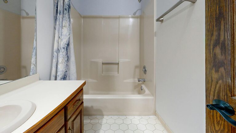 How to Create a Minimalist Bathroom Setup: A Step-by-Step Guide